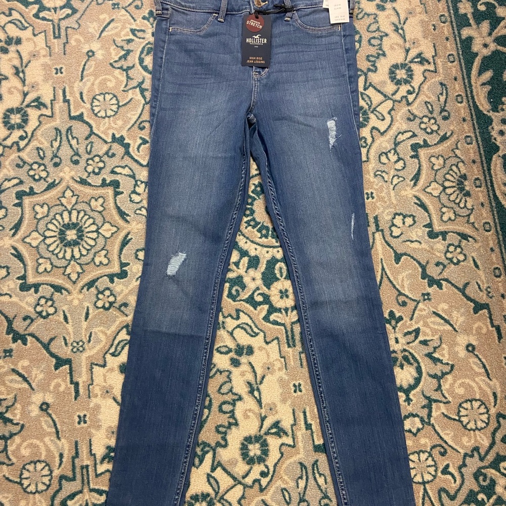 Hollister Women's Light Blue Skinny Jeans. Size 9R, W29 L28.